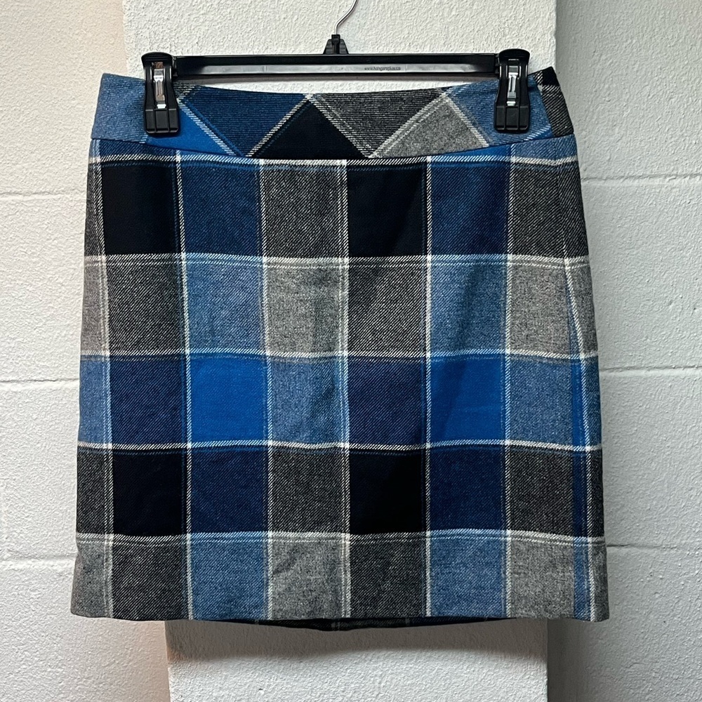 Talbots Woman's Mini Skirt Plaid Blue Gray And Black Wool Blend. 10